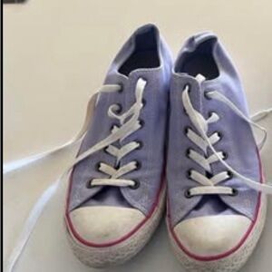 Women’s size 6 Converse Sneakers